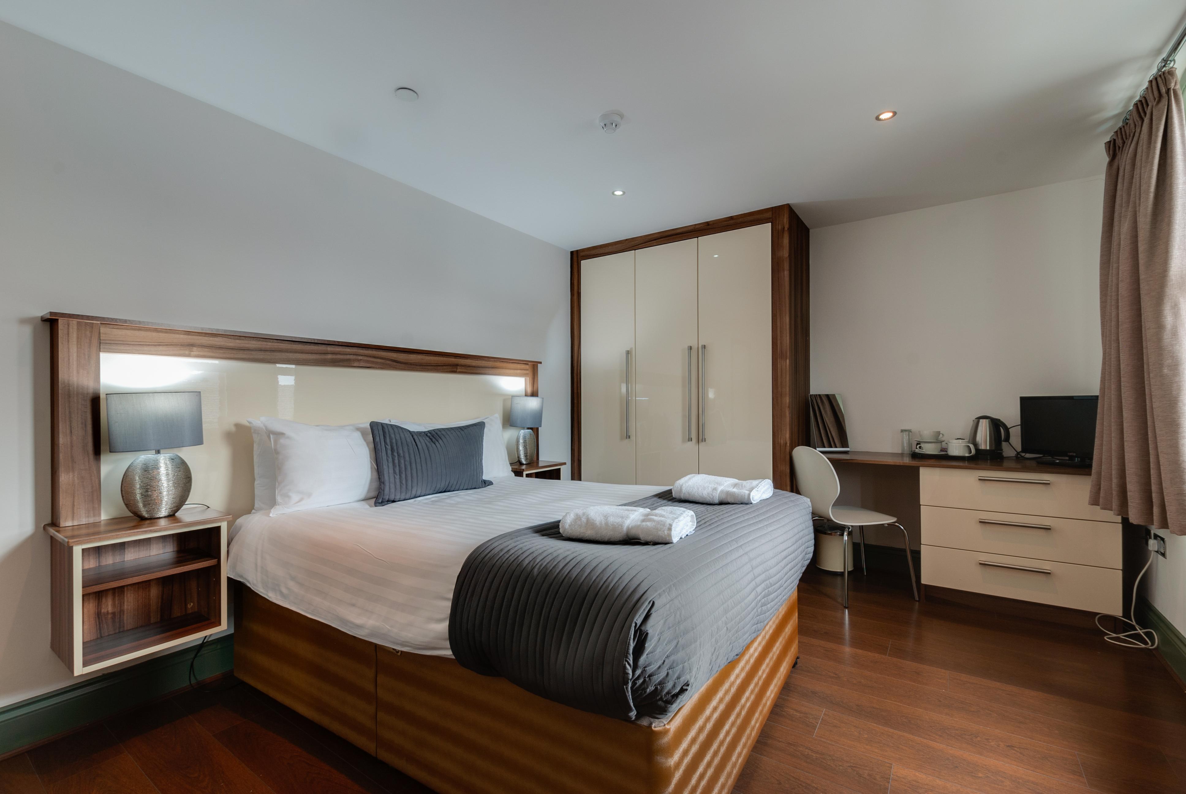 Base Serviced Apartments - Sir Thomas Street Ліверпуль Екстер'єр фото