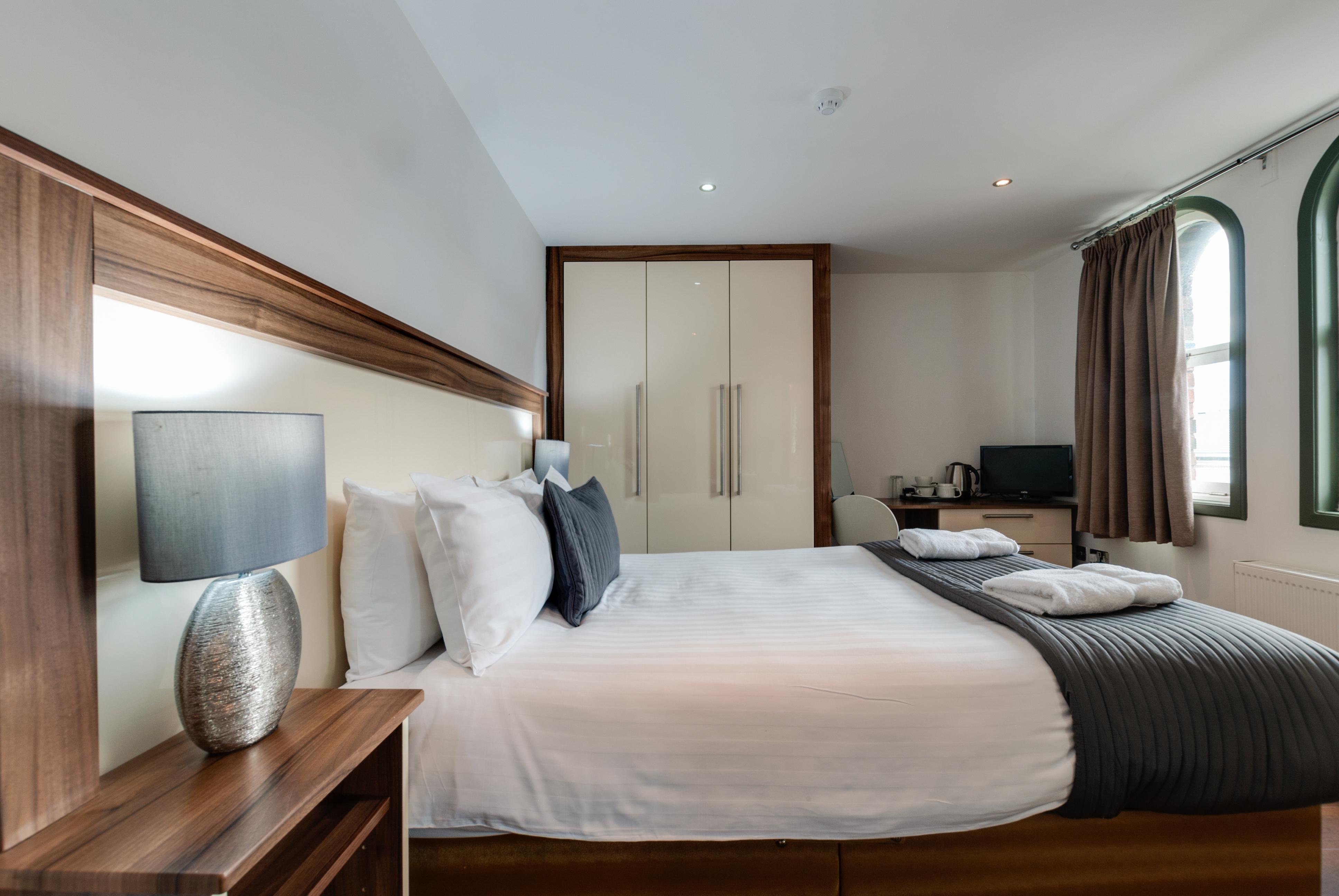 Base Serviced Apartments - Sir Thomas Street Ліверпуль Екстер'єр фото