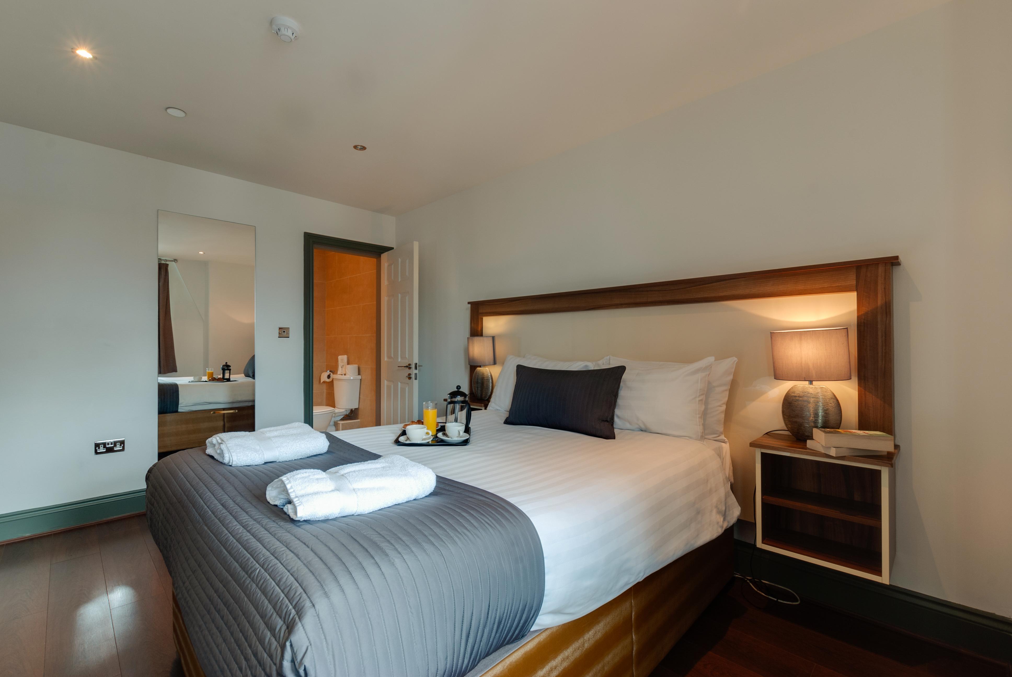 Base Serviced Apartments - Sir Thomas Street Ліверпуль Екстер'єр фото