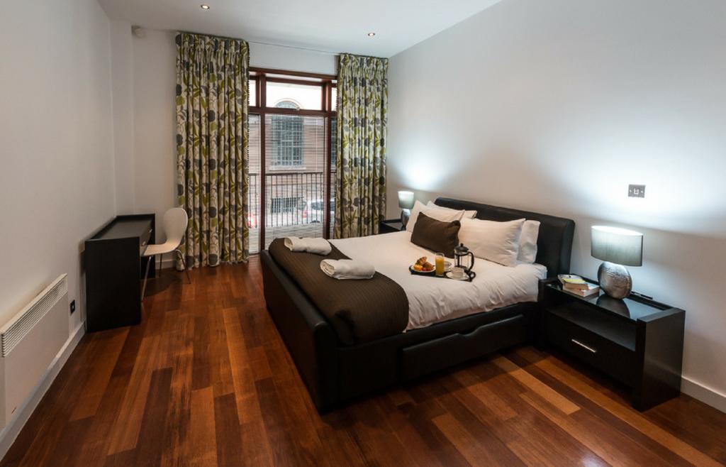 Base Serviced Apartments - Sir Thomas Street Ліверпуль Екстер'єр фото