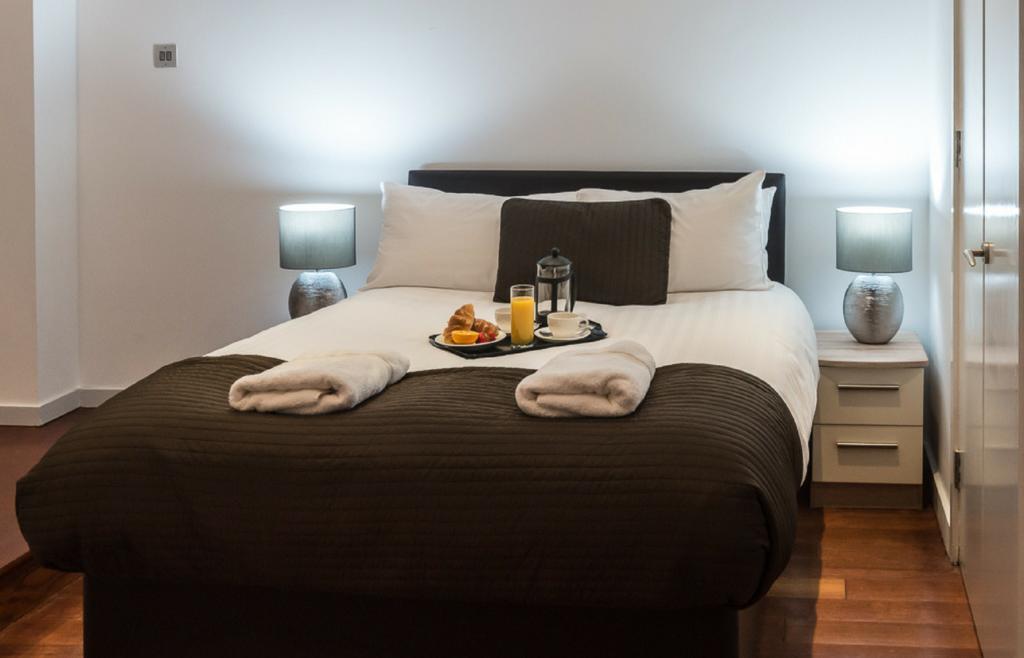 Base Serviced Apartments - Sir Thomas Street Ліверпуль Екстер'єр фото